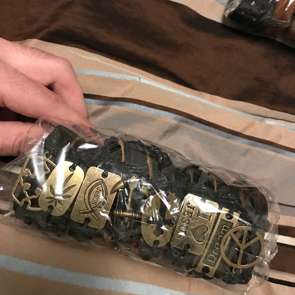 160 bracelets none are the same selling them all - Picture 6 of 8